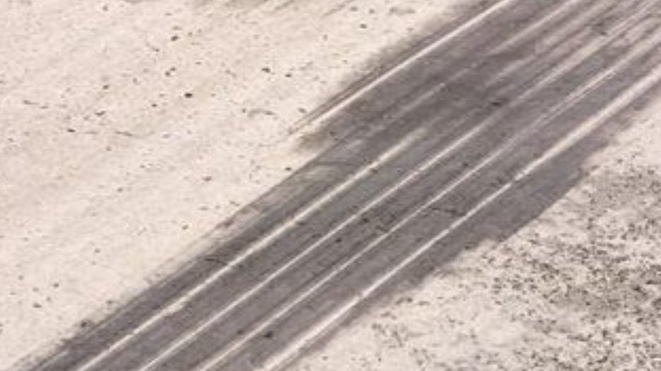 Read more about the article How to Remove Tire Marks from Concrete